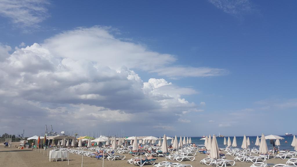 Alex Beach Apartment 31 Larnaca Buitenkant foto